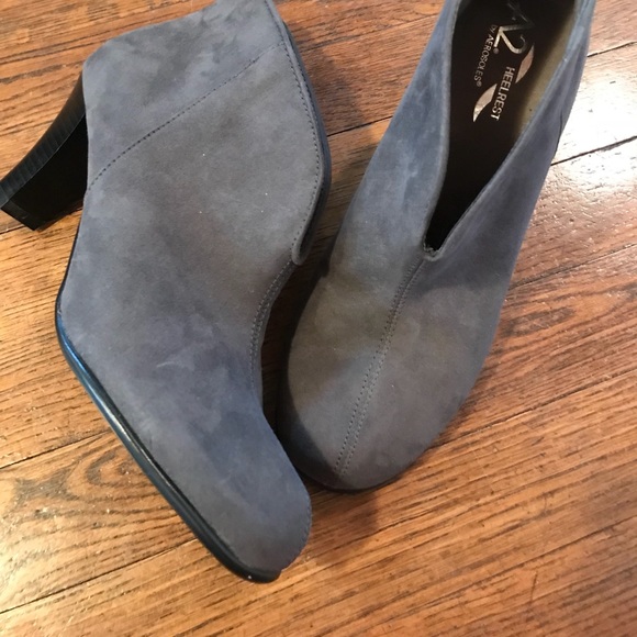 AEROSOLES Shoes - New Aerosoles A2 Gray Suede V-split Booties